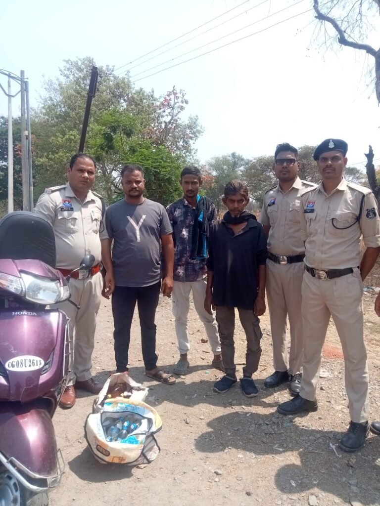 Dongargarh: अवैध शराब तस्करी पर पुलिस की सख्ती…