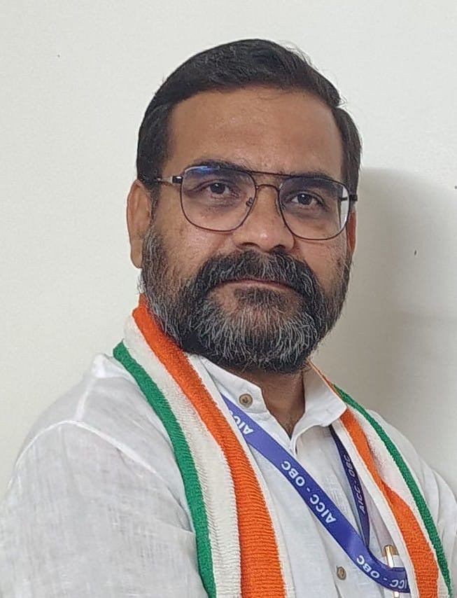 स्वामी आत्मानंद विद्यालयों में शुल्क लागू करने का निर्णय— गरीब और मध्यमवर्गीय परिवारों पर अन्याय: विष्णु लोधी