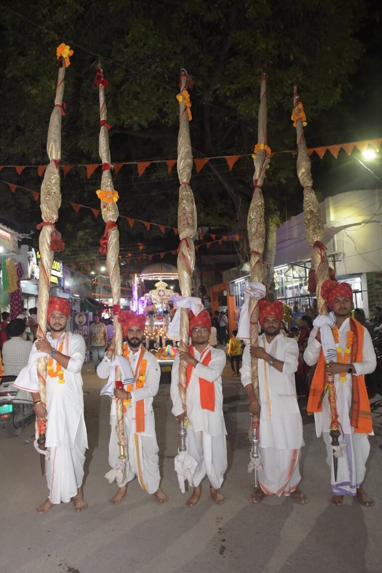 धर्मनगरी डोंगरगढ़ श्री हनुमान भक्त युवा समिति के तत्वावधान में निकली भव्य शोभायात्रा ने पूरे नगर को भक्ति रंग में रंग दिया….
