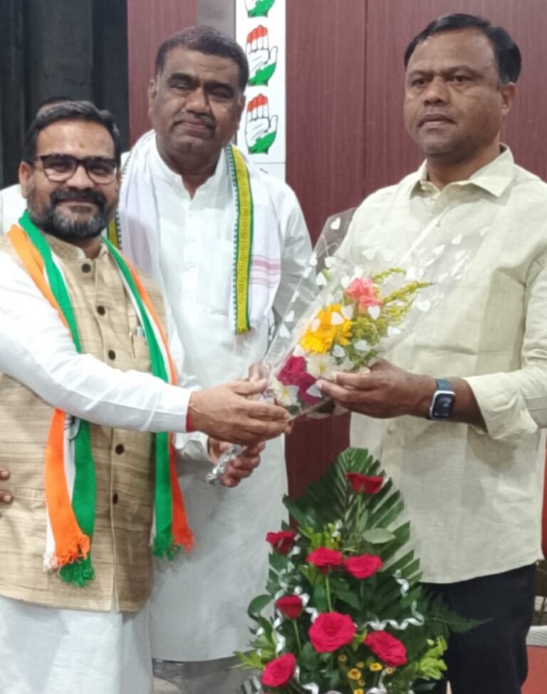 छत्तीसगढ़ प्रदेश कांग्रेस कमेटी के अध्यक्ष दीपक बैज से जिला सचिव विष्णु लोधी ने की सौजन्य भेंट, संगठन सशक्तिकरण पर हुई चर्चा