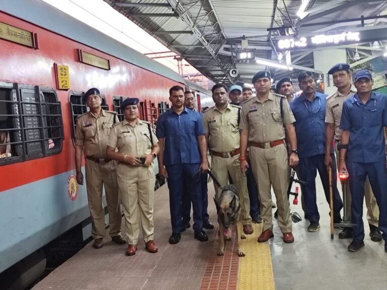 जिला पुलिस, RPF, GRP एवं रेलवे विभाग ने मिलकर स्टेशन व प्लेटफार्म परिसर की सघन सुरक्षा जांच की