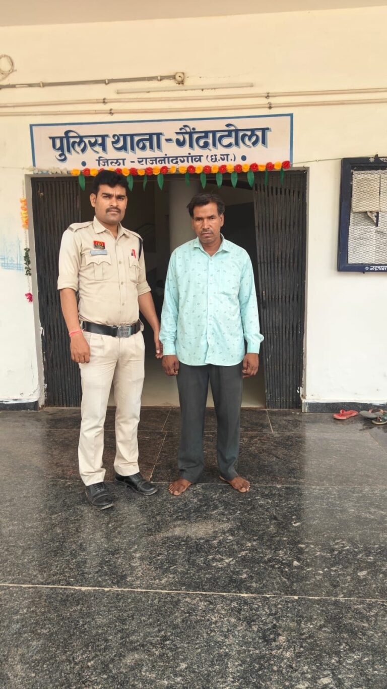 संयुक्त कार्रवाई में अवैध मदिरा विक्रेता गिरफ्तार