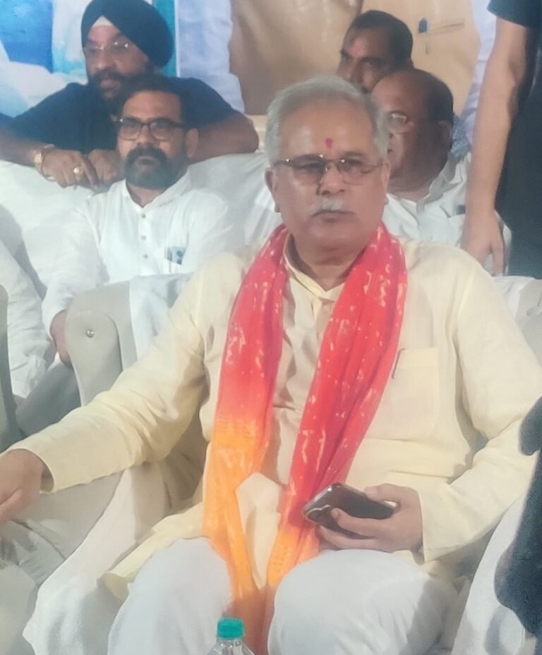 गोविंदा उत्सव में पूर्व मुख्यमंत्री भूपेश बघेल जी का डोंगरगढ़ आगमन, विष्णु लोधी ने की आत्मीय मुलाकात