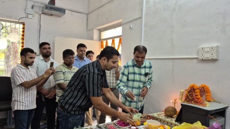 महापौर मधुसूदन यादव ने अत्याधुनिक आधार सुविधा केन्द्र का किया शुभारंभ